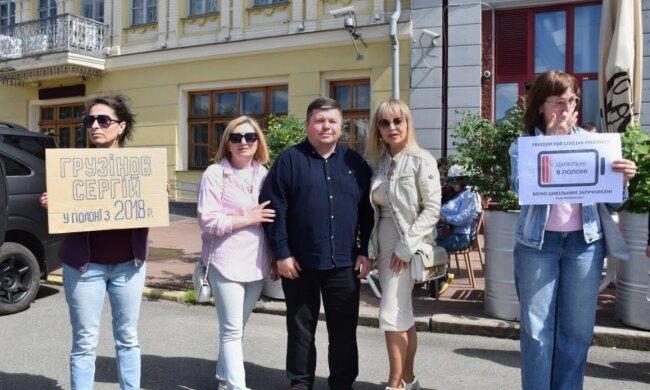 «Київ пам’ятає. Київ чекає»: на Подолі пройшла масштабна акція на підтримку полонених цивільних українців
