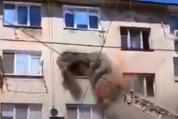 В Одесі спалахнула житлова будівля, людей терміново евакуювали: кадри з місця НП