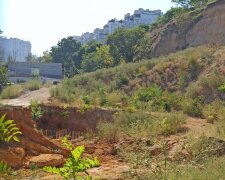 Схил обвалився в курортній частині Одеси: відео з місця події