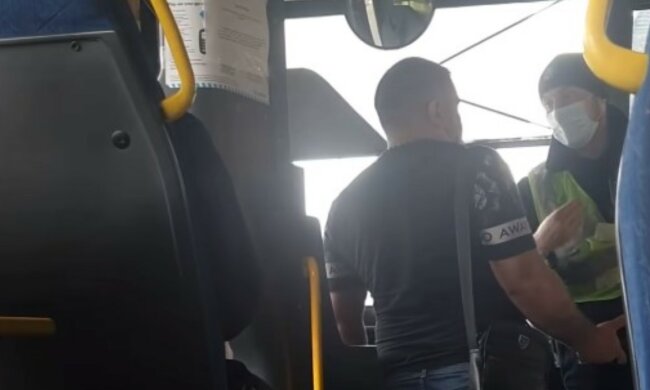 "Завтра ви тут не будете працювати": під Харковом пільговика не пустили в автобус, розгорівся скандал