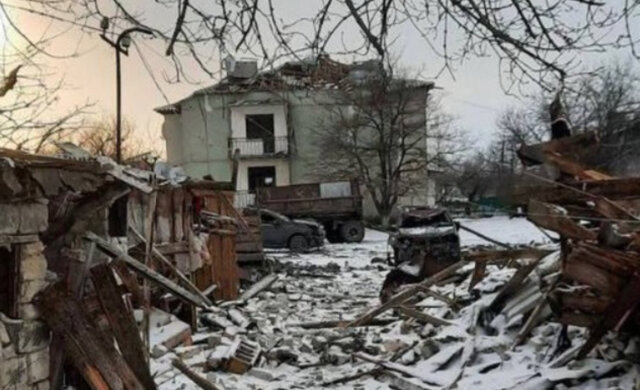 На Харківщині авіабомба російських окупантів потрапила в будинок: під завалами знайшли тіла семи осіб