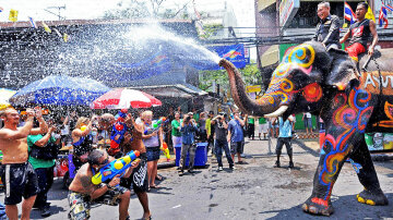 Як тайський Новий рік перетворився на пінну вечірку (фото)