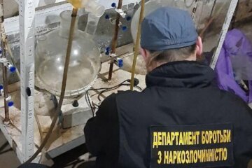 Поліція викрила нарколабораторію під Черніговом: обіг їх «бізнесу» сягав 1 мільйона гривень на місяць