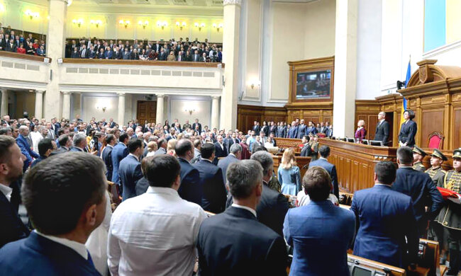 Названо причини низької ефективності Ради: «стоїть на місці місяцями»