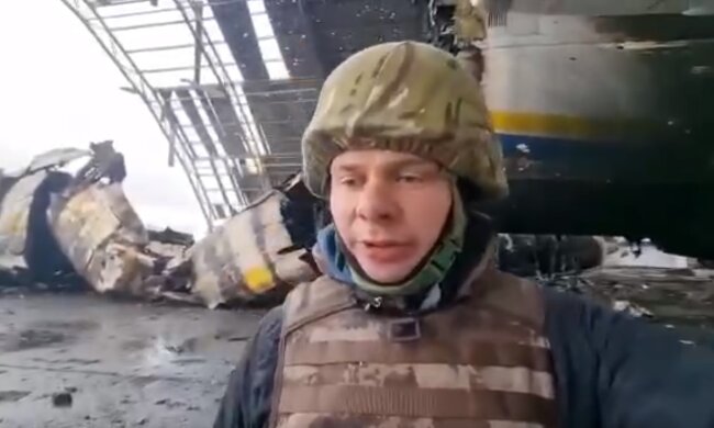 Комаров, Гостомель, Мрія, літак