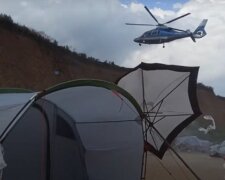На пляже под Одессой вертолет снес палатки с туристами: "Что мы для них- муравьи"