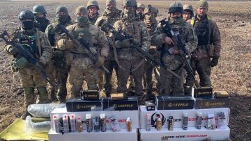 Волонтеры Юрий Голик и Александр Карпюк поддержали украинских военных: переданы снайперские винтовки