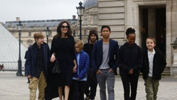 Анджелину Джоли заметили с дочерью после скандала: «одна деталь озадачила всех»