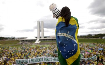 Решение президента спасти своего предшественника спровоцировало массовые протесты в Бразилии (фото, видео)