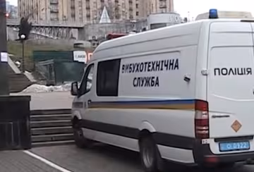 В центр Киева срочно съехались взрывотехники, людей массово эвакуируют: фото и первые подробности ЧП
