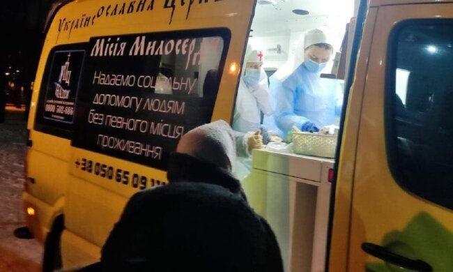 Українців просять допомогти "Автобусу милосердя" УПЦ, який щодня рятує життя людей