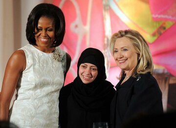 правозащитница Саудовской Аравии Самар Бадави Мишель Обама и Хиллари Клитон