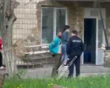 Медики складають тіла біля лікарні: з'явилося обурливе відео з Одеси