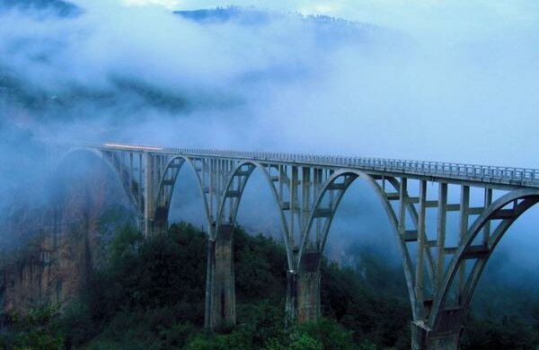 editor_BvjGcK0IQAA9sXT