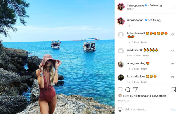 Блондинка из "Женского квартала" похвасталась длинными ножками в купальнике: "Не перестает соблазнять"