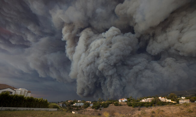 Дим, пожежа, апокаліпсис, кінець світу