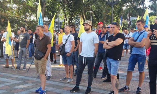 Бунт разгорелся под Радой в Киеве, у людей сдали нервы: первые кадры происходящего