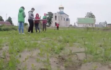 Харьковские школьники взмолились о помощи у Зеленского, видео: "дети едят стоя и..."
