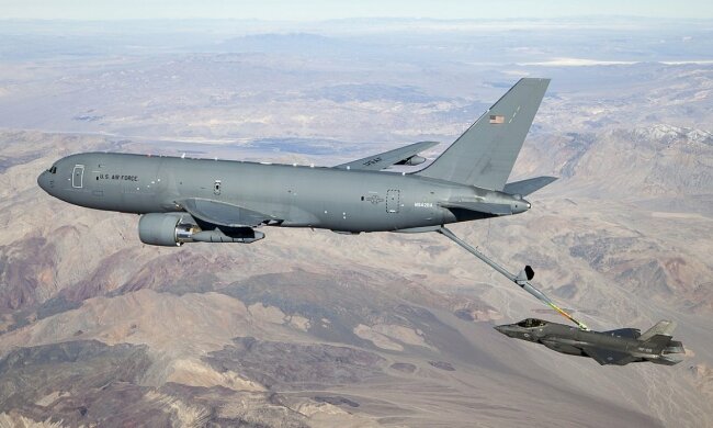 самолет KC-46A Pegasus