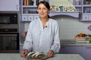 Начинки багато не буває: "Мастер Шеф" Глінська дала рецепт шикарного макового рулету