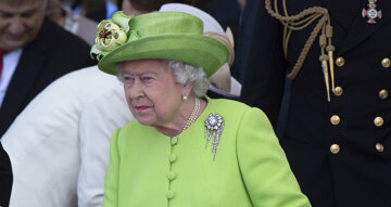 Пенсионерка отвезла британской королеве пирожков