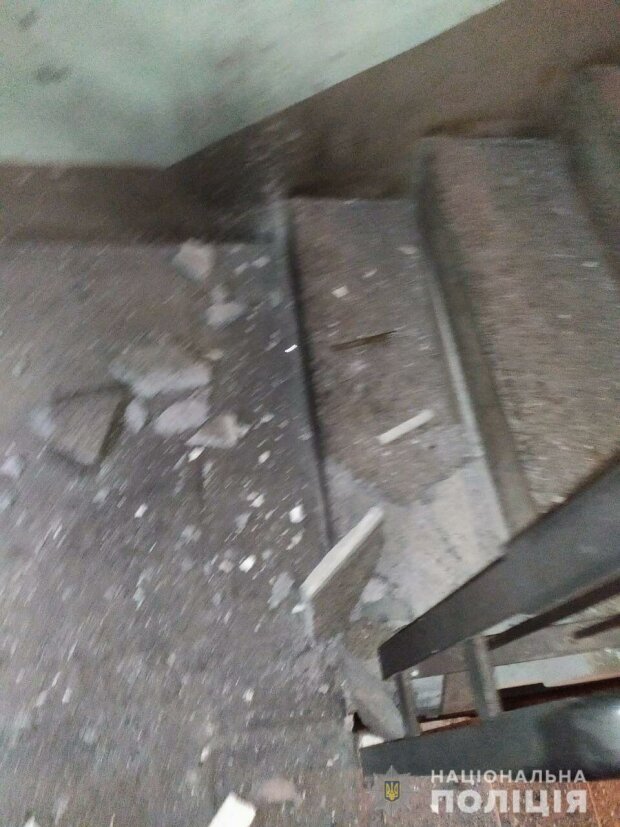 Мощный взрыв прогремел во львовской многоэтажке: "Повсюду стекла...", детали и кадры разрушений