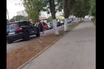 В Одесі пенсіонерка прославилася після боротьби з автохамами: відео облетіло мережу