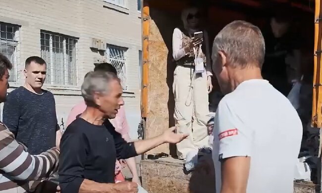 Безкоштовні продукти для ВПО та пенсіонерів у Харкові