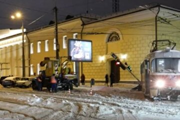 Трамвай переехал женщину в Днепре: кадры трагической аварии