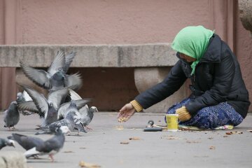 Просто дайте бедным денег: ученые доказали, что рост доходов снижает преступность и смертность