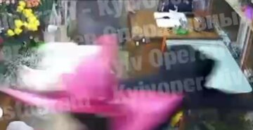 Мужчина в Киеве украл букет цветов 14 февраля: появилось видео странного поступка