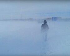 Українців накрив кривавий сніг, кадри аномалії: "Як у фільмі жахів"