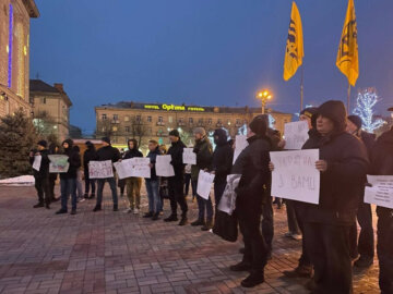 Представники Нацкорпусу провели акцію на підтримку жителів Казахстану