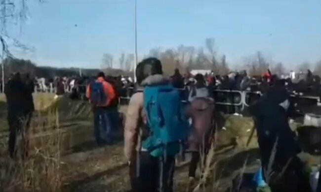 Безумие на украинской границе не утихает, появилось официальное заявление: "Если не успели вернуться домой, то..."