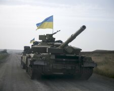 A Ukrainian tank is seen near the eastern Ukrainian town of Popasna