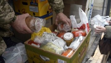 Українцям будуть безкоштовно роздавати продукти, хто зможе отримати: від круп до консервів