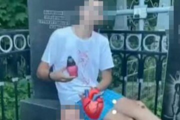 підлітки у Вінниці знімали ТікТок на могилах: скріншот відео