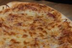 Вибирайте будь-яку начинку: рецепт смачної тонкої піци з хрусткими бортиками