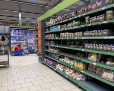 Дефіцит продуктів у Київській області: полиці супермаркету