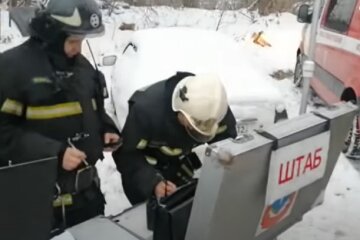 Улицы забиты пожарными машинами: в Москве горит воинская часть, появились кадры