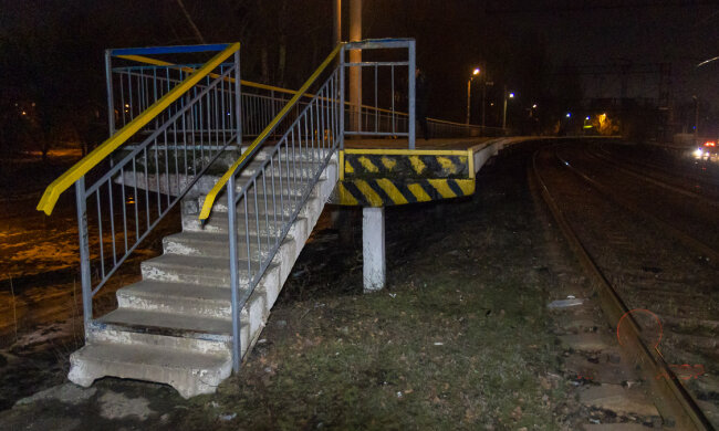 Життя людини обірвалося під колесами поїзда в Дніпрі: що відомо про загиблого