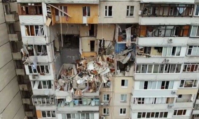"Где моя мама?": девушка чудом выжила во взорванном доме на Позняках, но потеряла главное