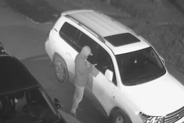В центре Днепра начали воровать авто, фото: "Просто сел за руль и уехал"