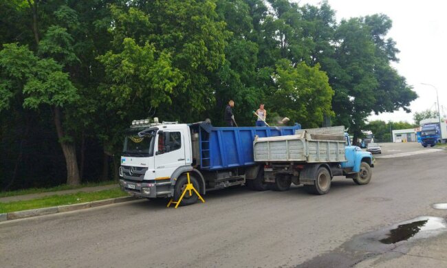"Кто не понял по-хорошему — поймет по-другому": Укртрансбезопасность жестко "кошмарит" перегруженных перевозчиков на Киевщине
