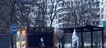 Одессит ошеломил защитой от вируса на карантине, видео: "Маскарад так маскарад"