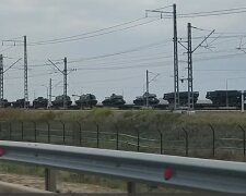 Решили умножить свою армию на 0: эшелоны техники оккупантов засекли по дороге в Крым, появились кадры