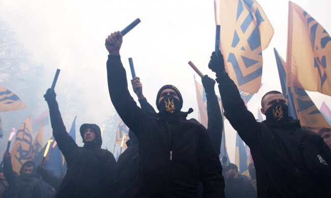 Адміністрацію Порошенко обстріляли, але це тільки початок: вражаючі кадри повстання