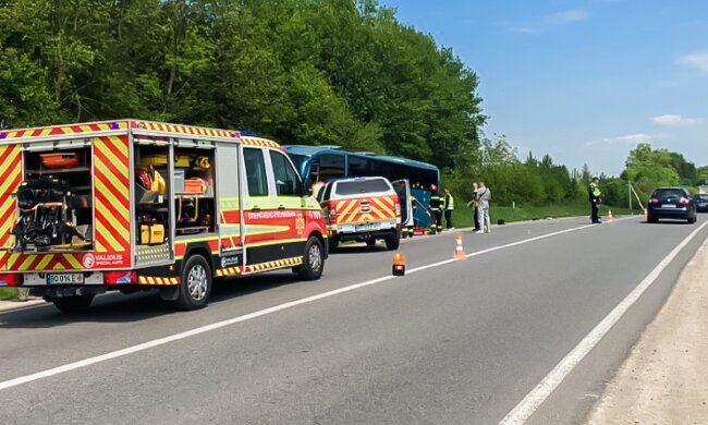 Жахлива аварія з пасажирським автобусом забрала життя людей на Тернопільщині: кадри з місця ДТП