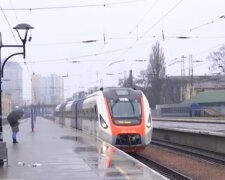 Малолітні вандали атакували новий потяг в Одесі, кадри: "Така дикість твориться"