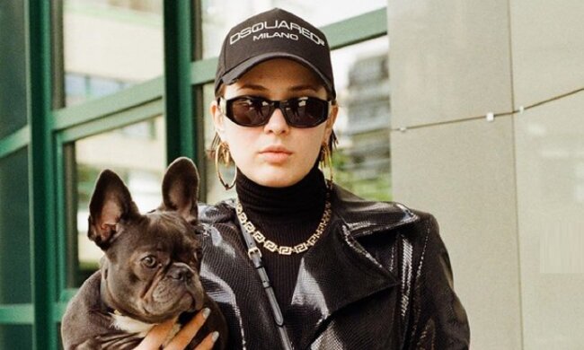 MARUV произвела фурор, нарядившись в латексный купальник: "Из другой галактики"